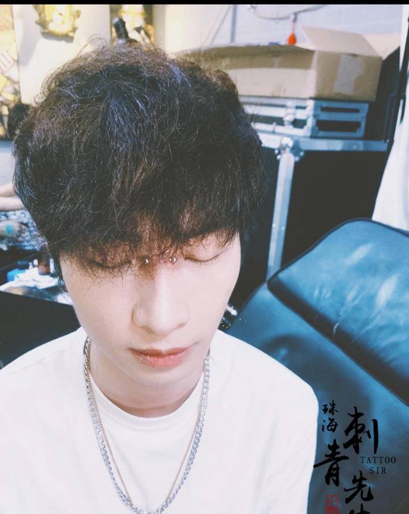 鼻钉脐钉纹身图片_腹部纹身图案