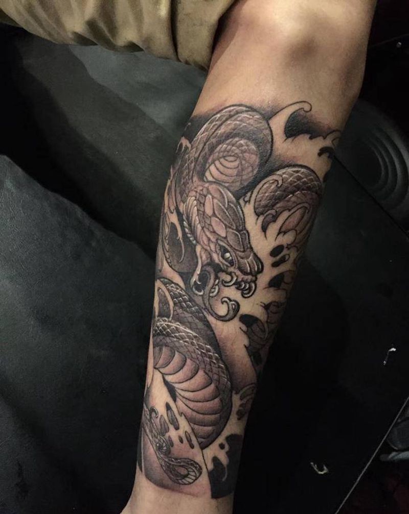 蛇纹身图片_手臂腿部新传统老传统纹身图案