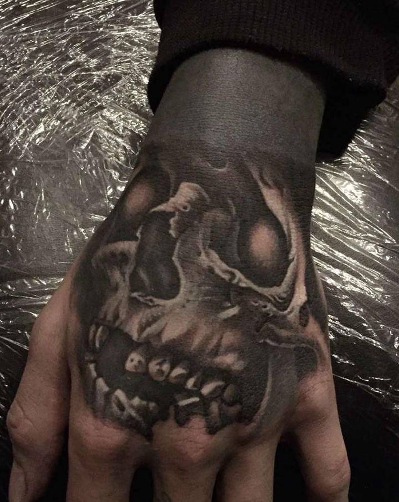 骷髅纹身图片_手臂手部欧美写实花体字纹身图案