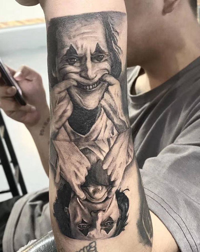 小丑纹身图片_手臂腿部欧美写实点刺小丑纹身图案