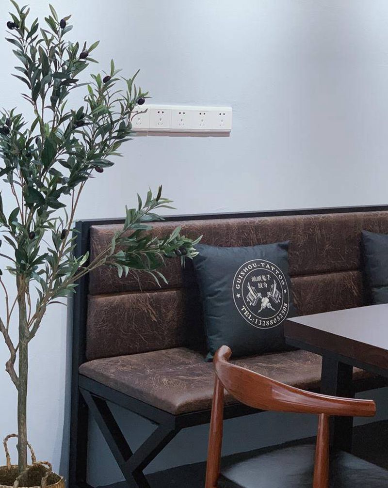 我们的环境纹身图片_胸部Old School花体字纹身图案