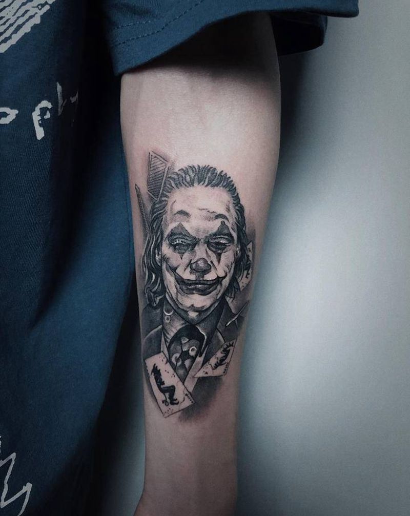 小丑纹身图片_手臂欧美写实纹身图案
