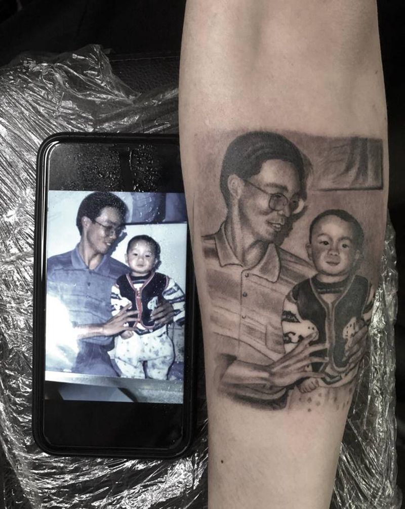 旧照片 纪念亲人纹身图片_手臂欧美写实纹身图案