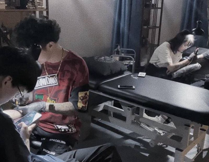 工作花絮纹身图片_背部臀部欧美写实新传统纹身图案