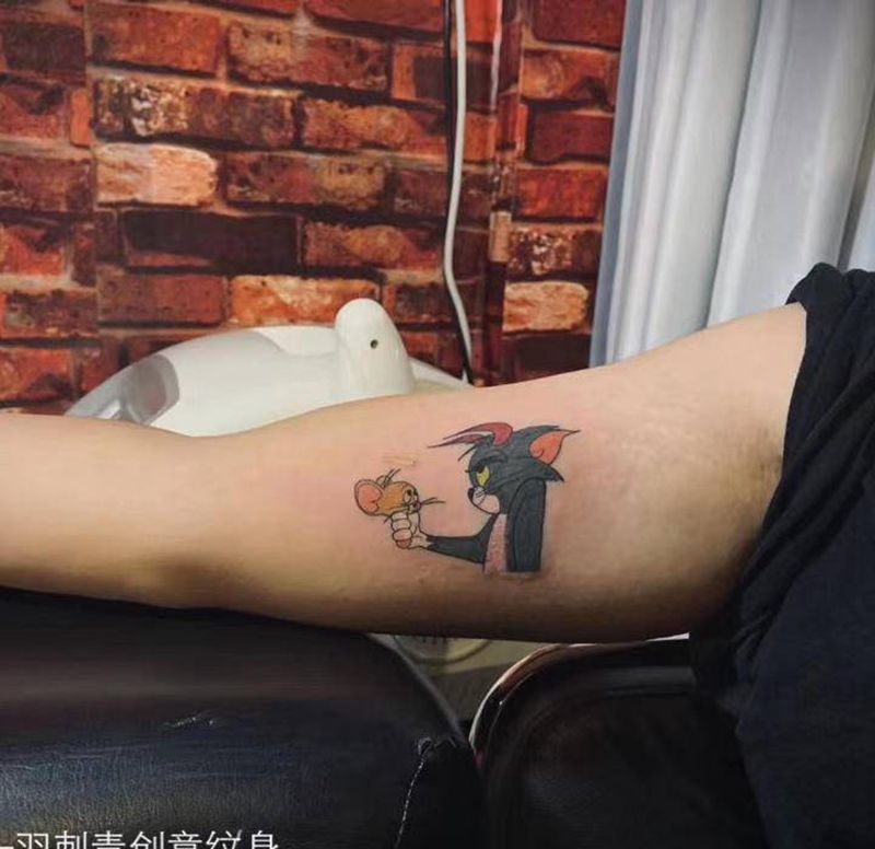 猫和老鼠纹身图片_手臂Old School纹身图案