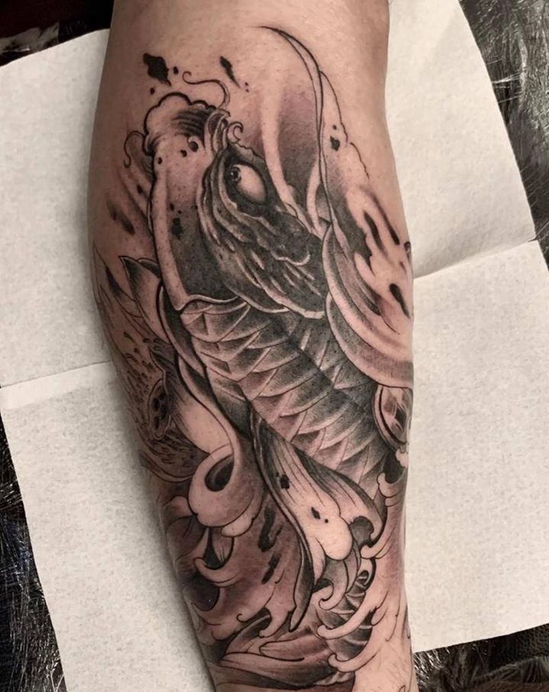 鲤鱼纹身图片_腿部纹身图案
