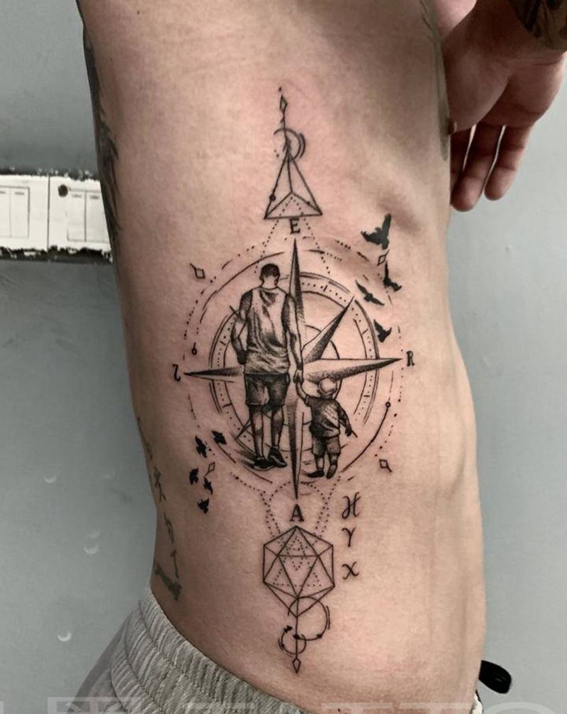 指南针纹身图片_腰部纹身图案