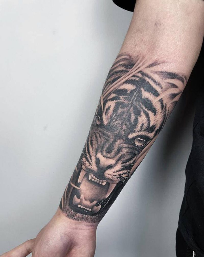 欧美写实老虎纹身图片_手部欧美写实纹身图案