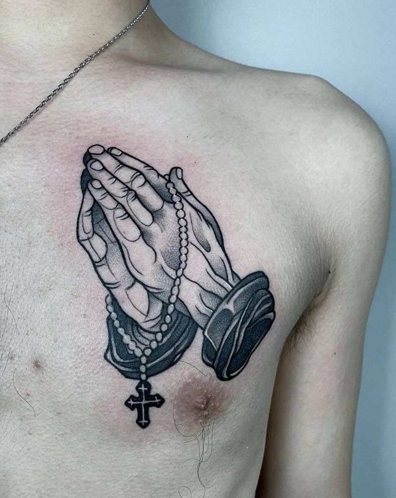 祈祷之手纹身图片_胸部纹身图案