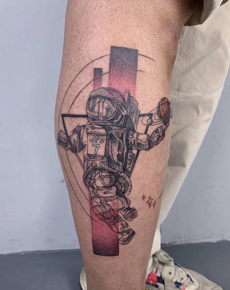 太空人纹身图片_腿部纹身图案