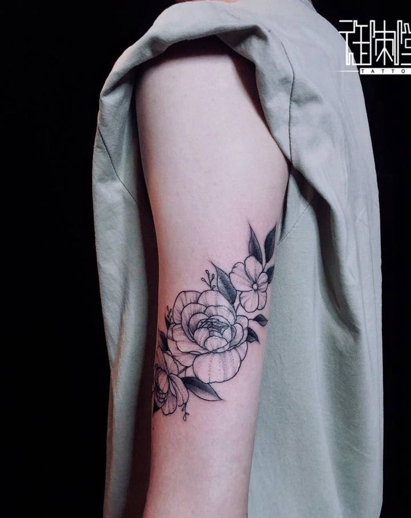 素花纹身图片_手臂点刺纹身图案