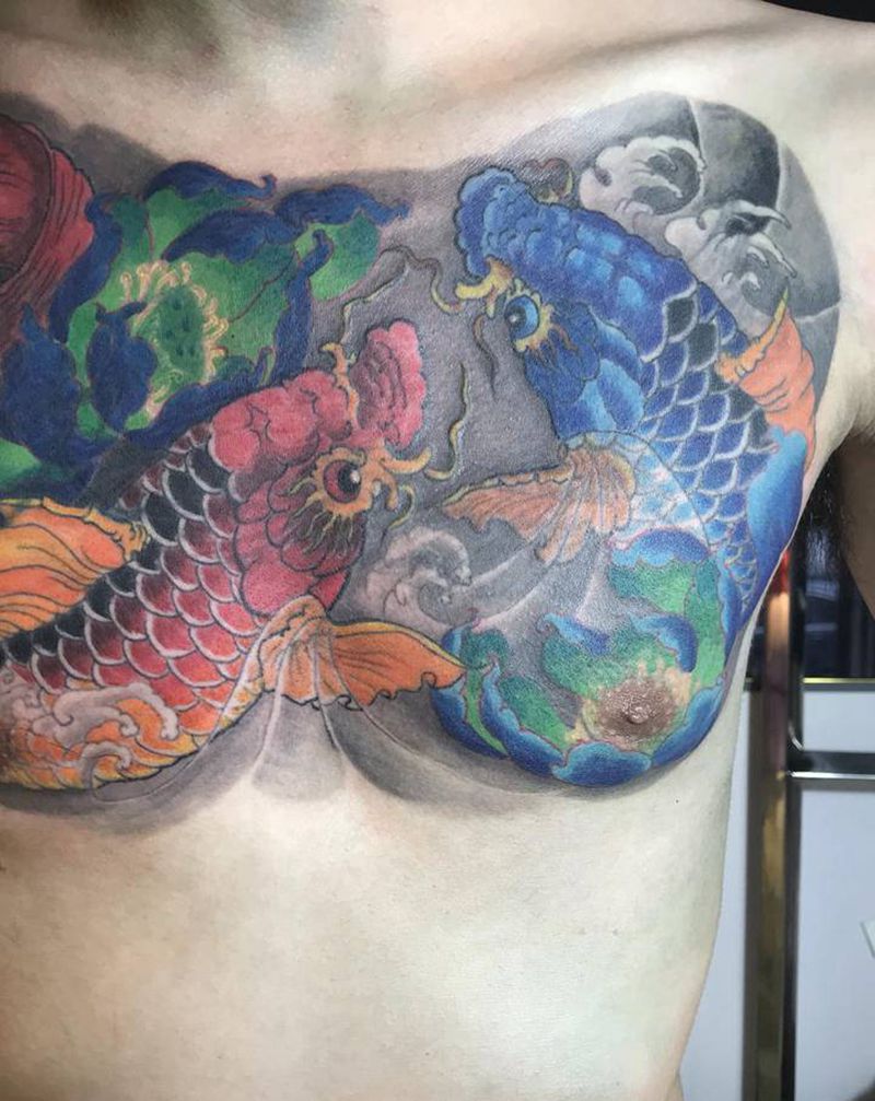 花胸鱼遮盖纹身图片_胸部纹身图案