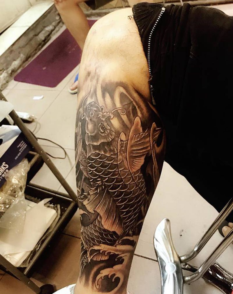 鲤鱼纹身图片_腿部纹身图案