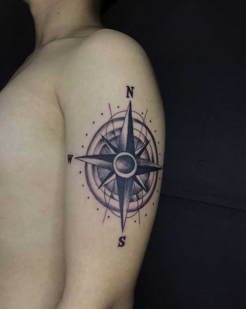 指南针纹身图片_肩部纹身图案
