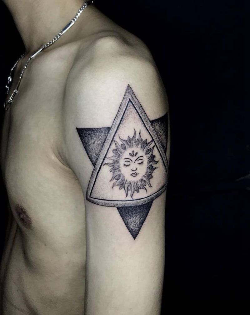 六芒星纹身图片_肩部点刺纹身图案