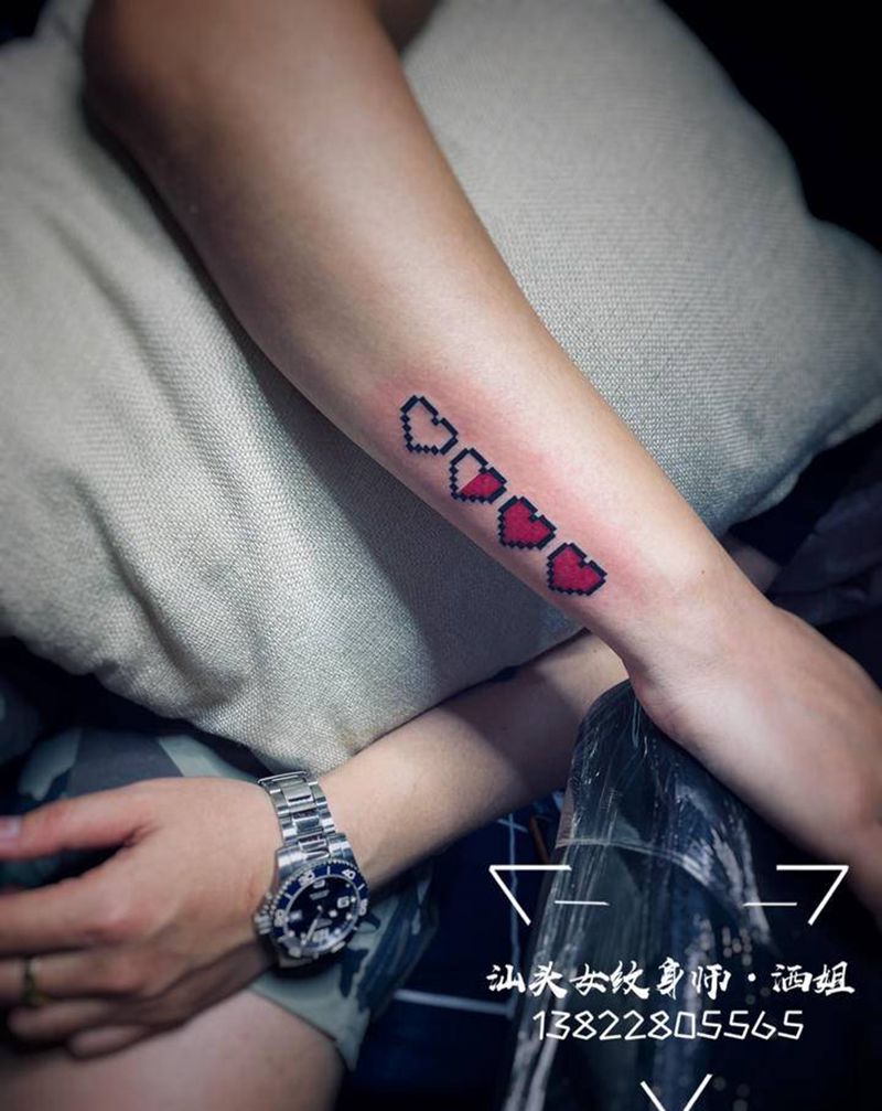 回忆童年纹身图片_手部几何卡通纹身图案