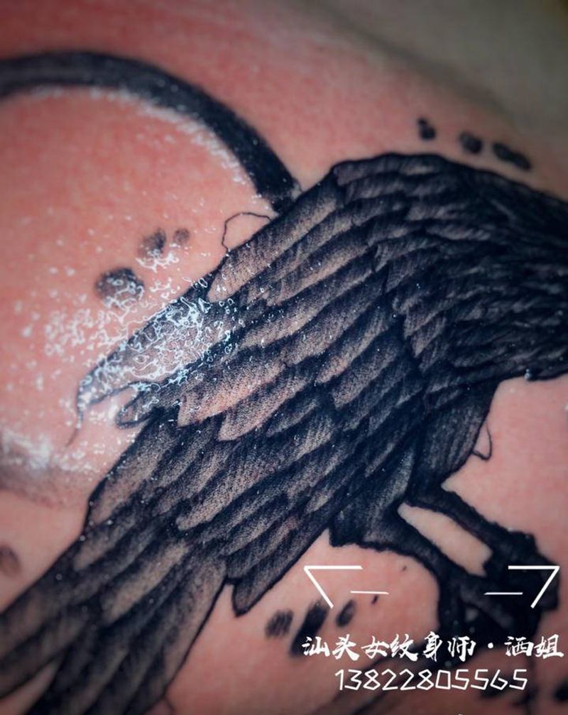 乌鸦纹身图片_胸部背部水墨暗黑乌鸦纹身图案