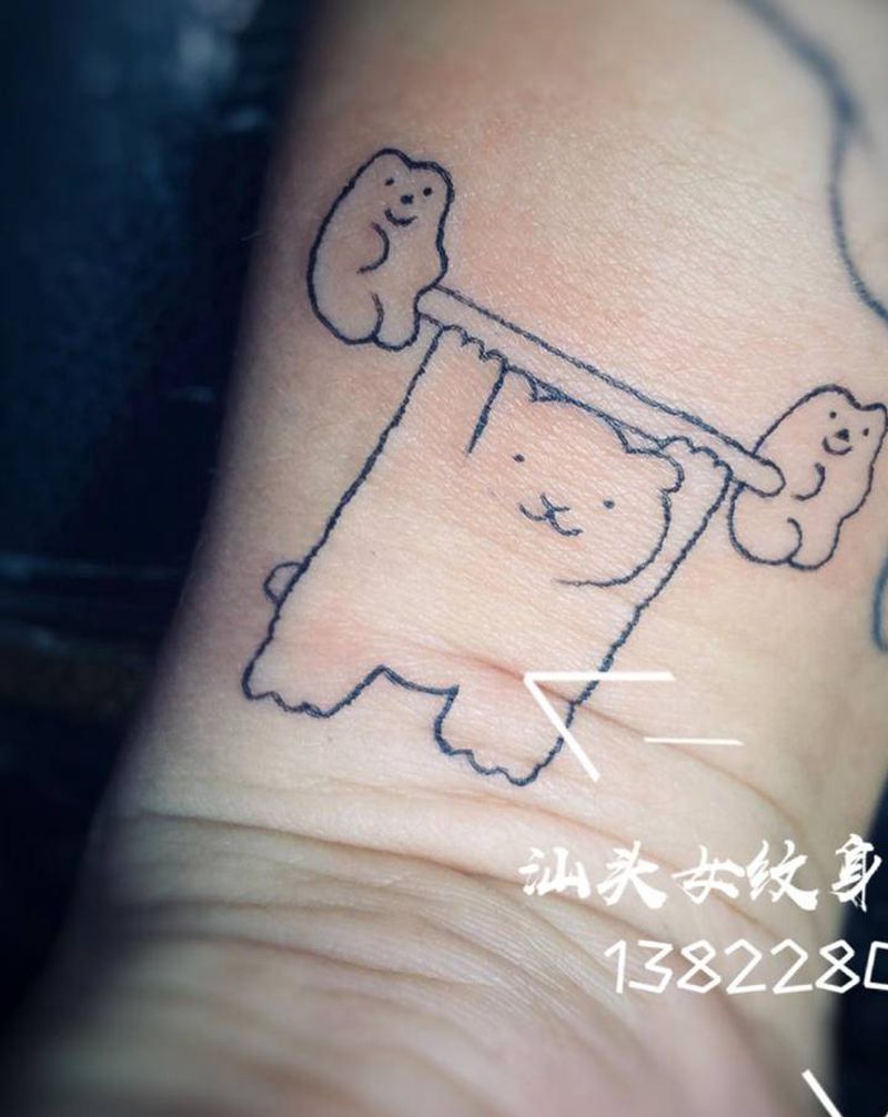 小清新纹身图片_手部手臂几何New School熊线条小清新纹身图案