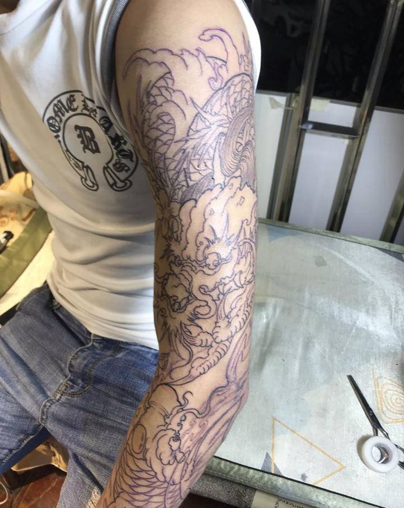 花臂线条完工纹身图片_手臂纹身图案