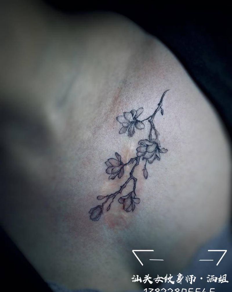 素花纹身图片_胸部背部点刺水墨素花盖疤小清新纹身图案