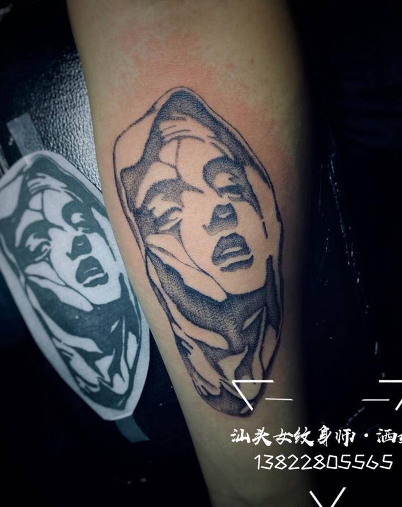 圣母玛利亚纹身图片_手部腿部点刺欧美写实圣母玛利亚抽象点刺纹身图案