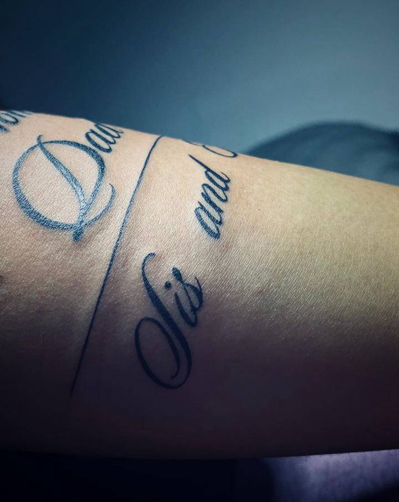 英文纹身图片_手部背部花体字英文直线家庭纹身图案