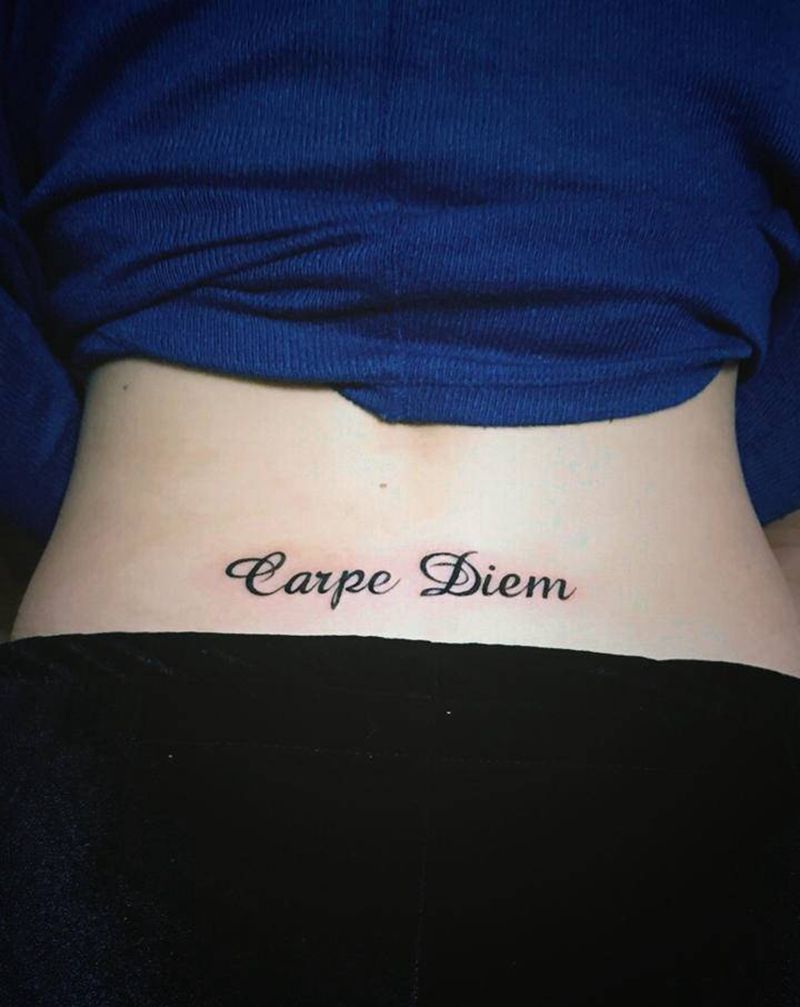 及时行乐纹身图片_手臂腰部花体字拉丁文小清新英文纹身图案
