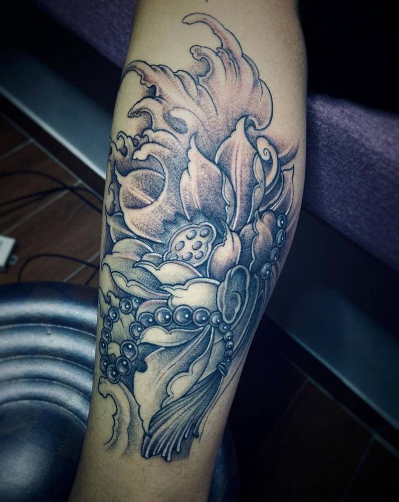 莲花纹身图片_腿部手部新传统莲花佛珠纹身图案