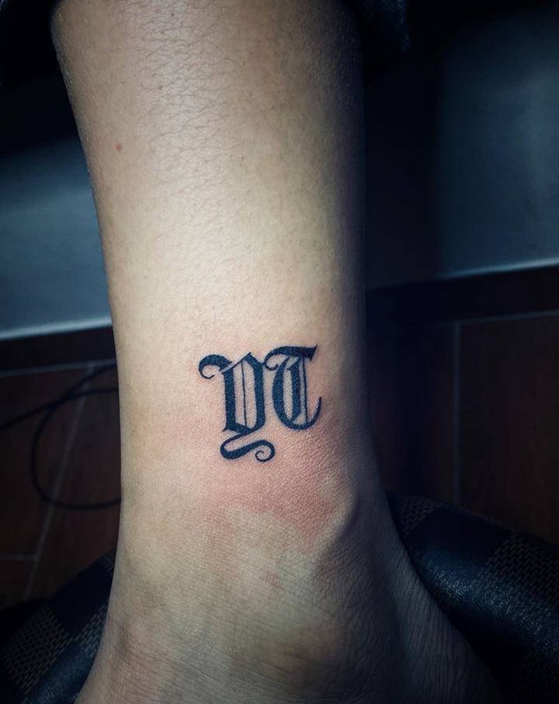 哥特英文纹身图片_手部腿部花体字图腾英文哥特纹身图案