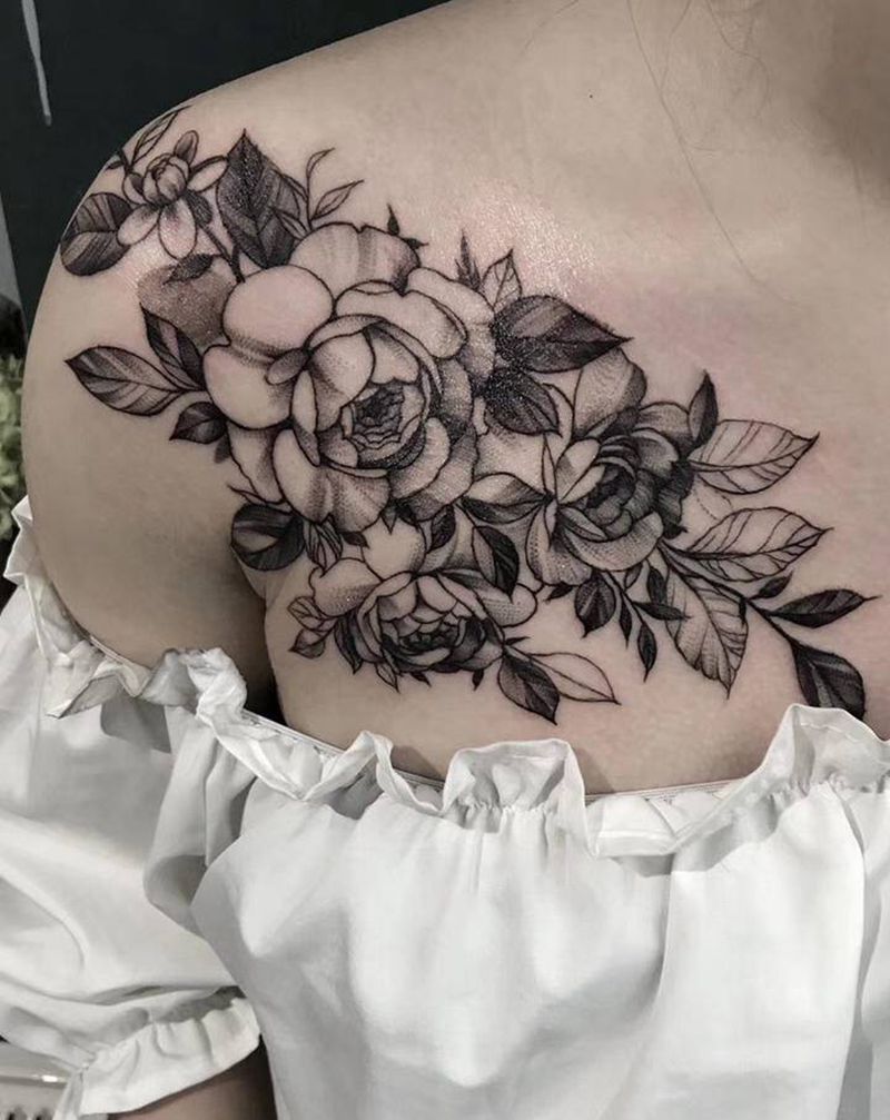 素花纹身图片_肩部胸部纹身图案