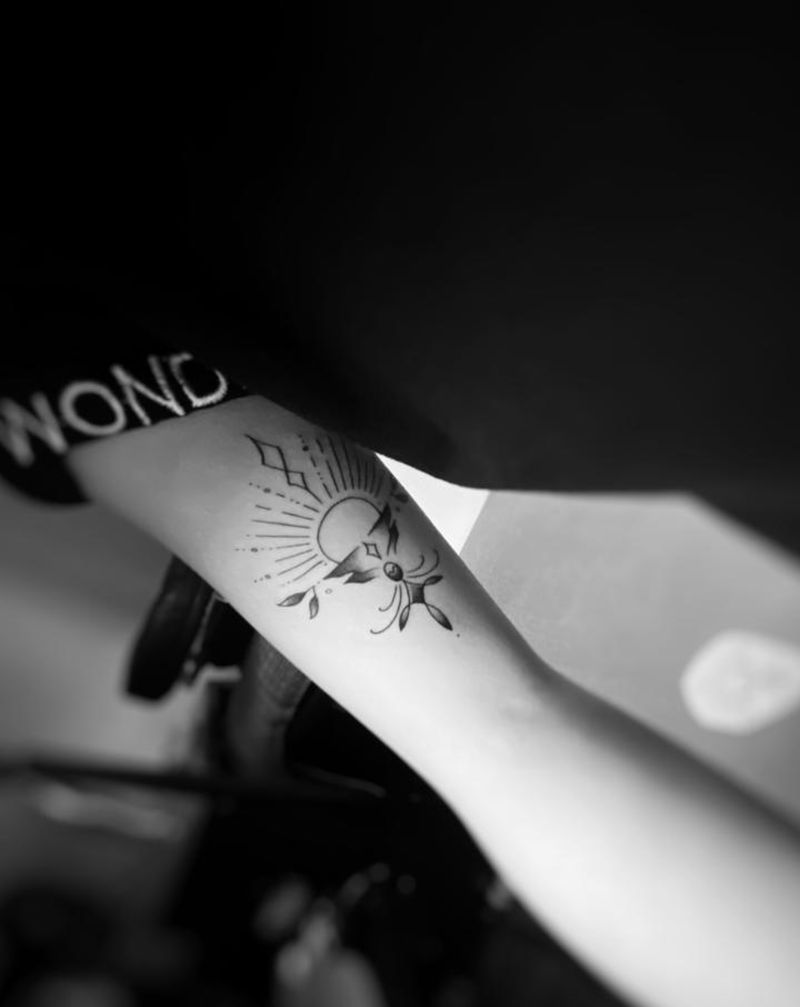 点·线纹身图片_手部腿部点刺几何点线几何纹身图案