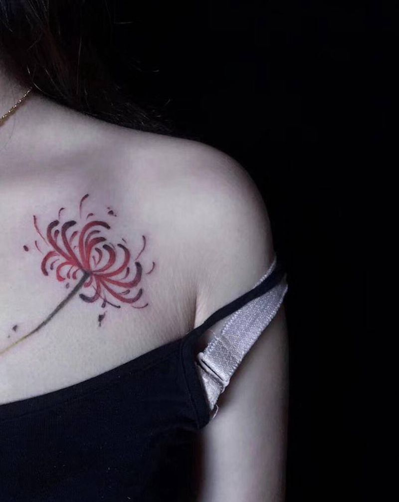 彼岸花纹身图片_胸部纹身图案