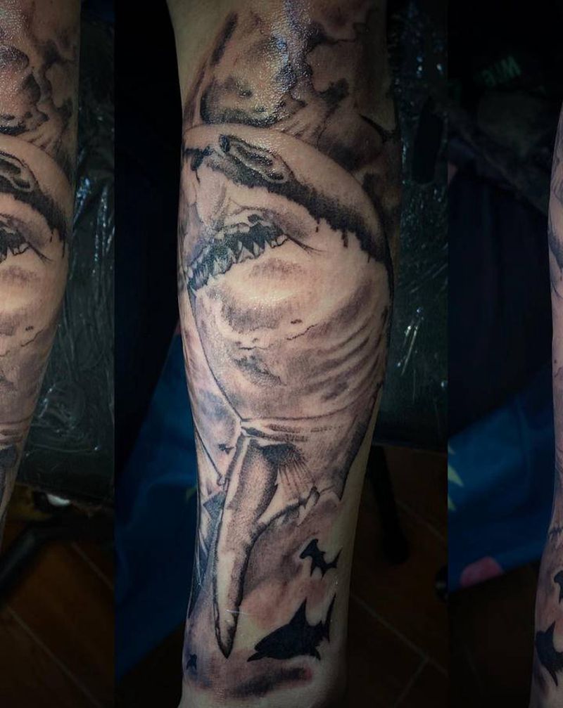 鲨鱼纹身图片_手臂脚部New School点刺鲨鱼海洋纹身图案