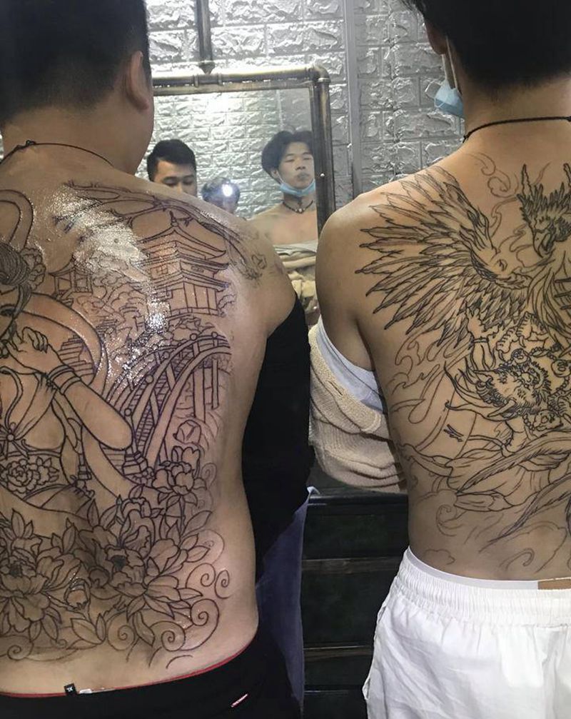 好兄弟纹身图片_背部纹身图案