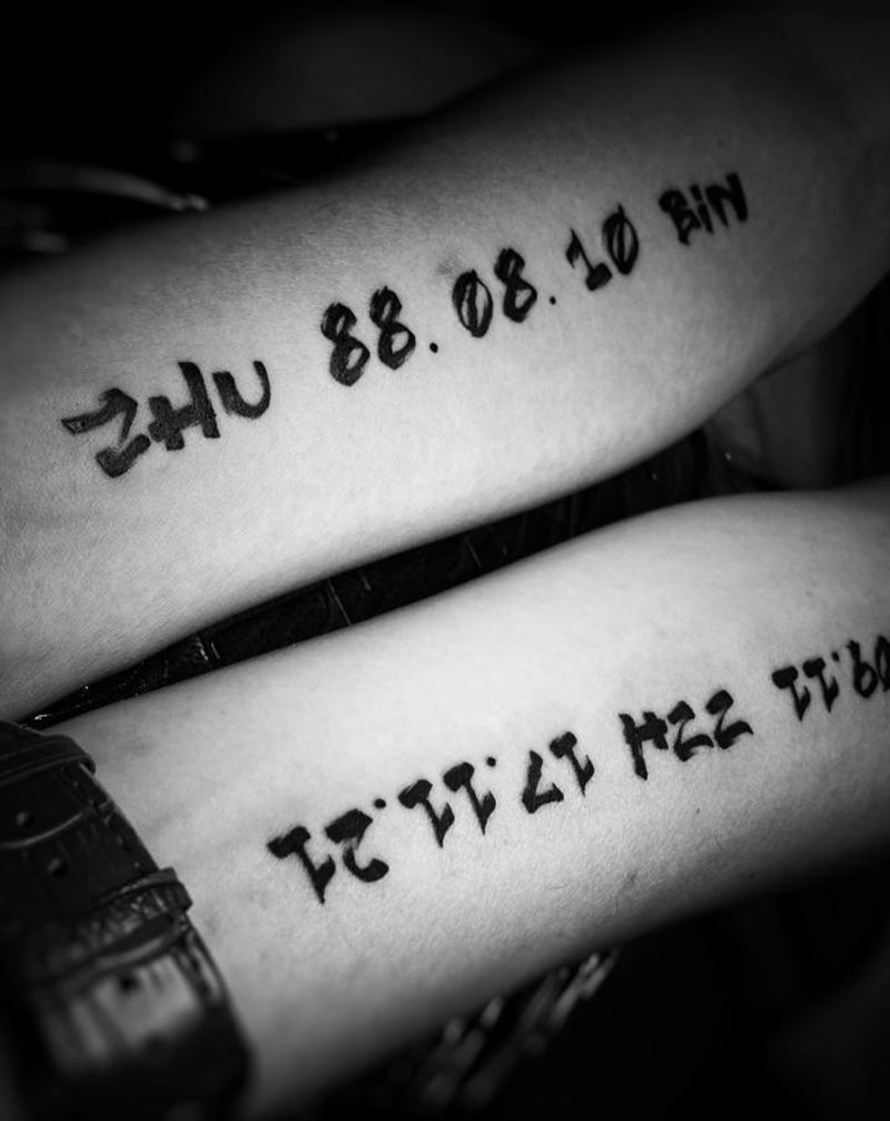 英文纹身图片_手臂脚部水墨花体字英文数字纹身图案