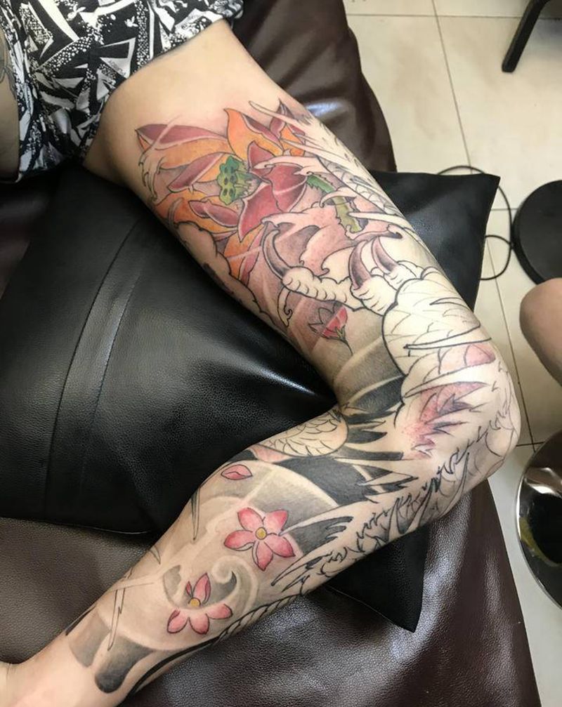 盘龙腿纹身图片_腿部纹身图案