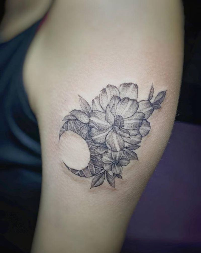 素花纹身图片_手臂脚部点刺几何素花几何月亮纹身图案