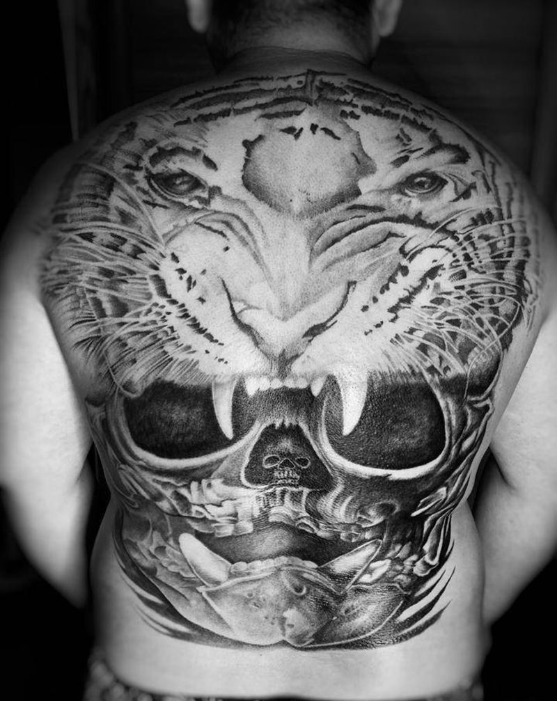 满背纹身图片_背部New School欧美写实老虎骷髅纹身图案