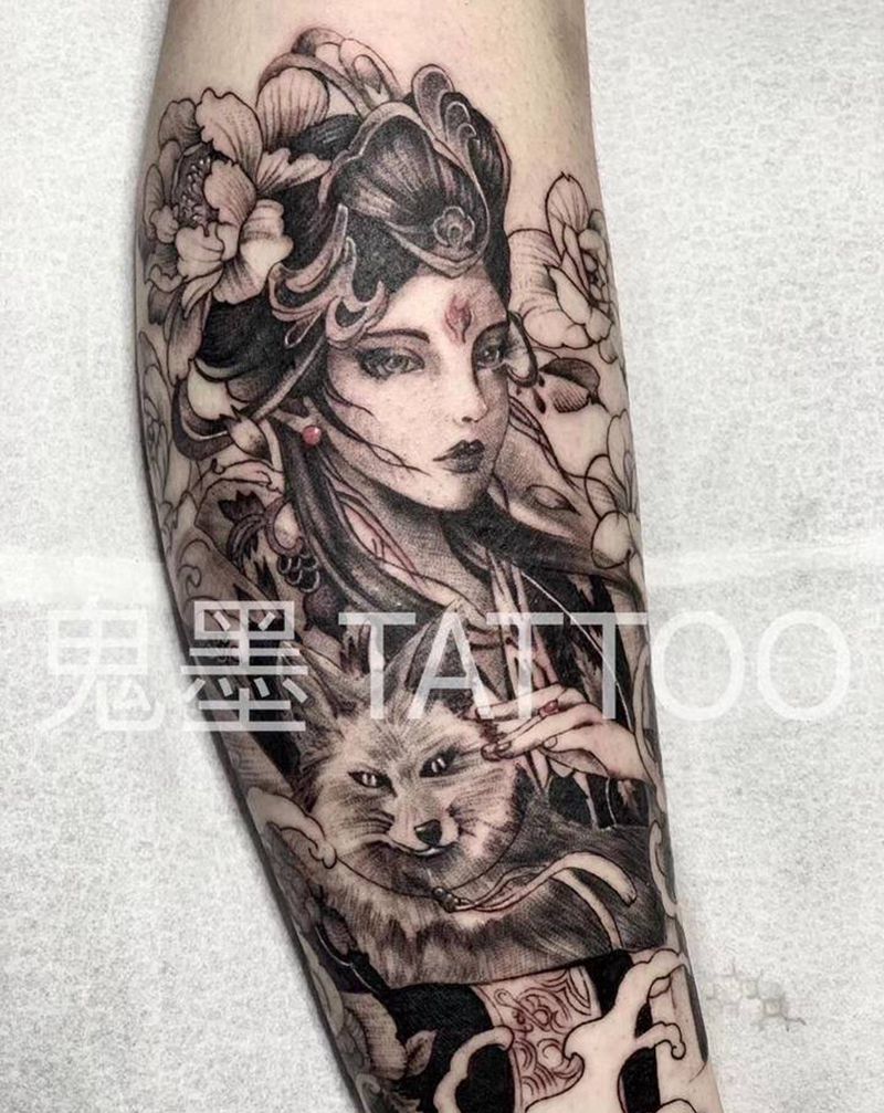 艺妓纹身图片_腿部纹身图案
