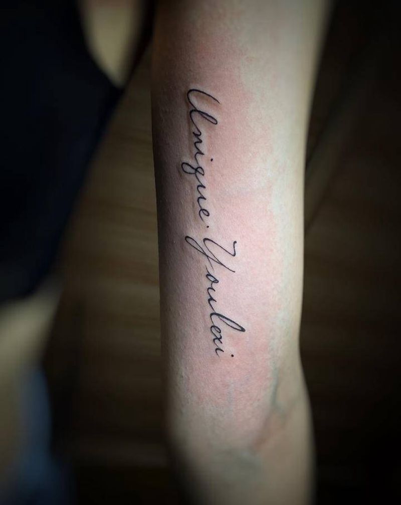 母爱纹身图片_手臂花体字英文手臂内侧纹身图案