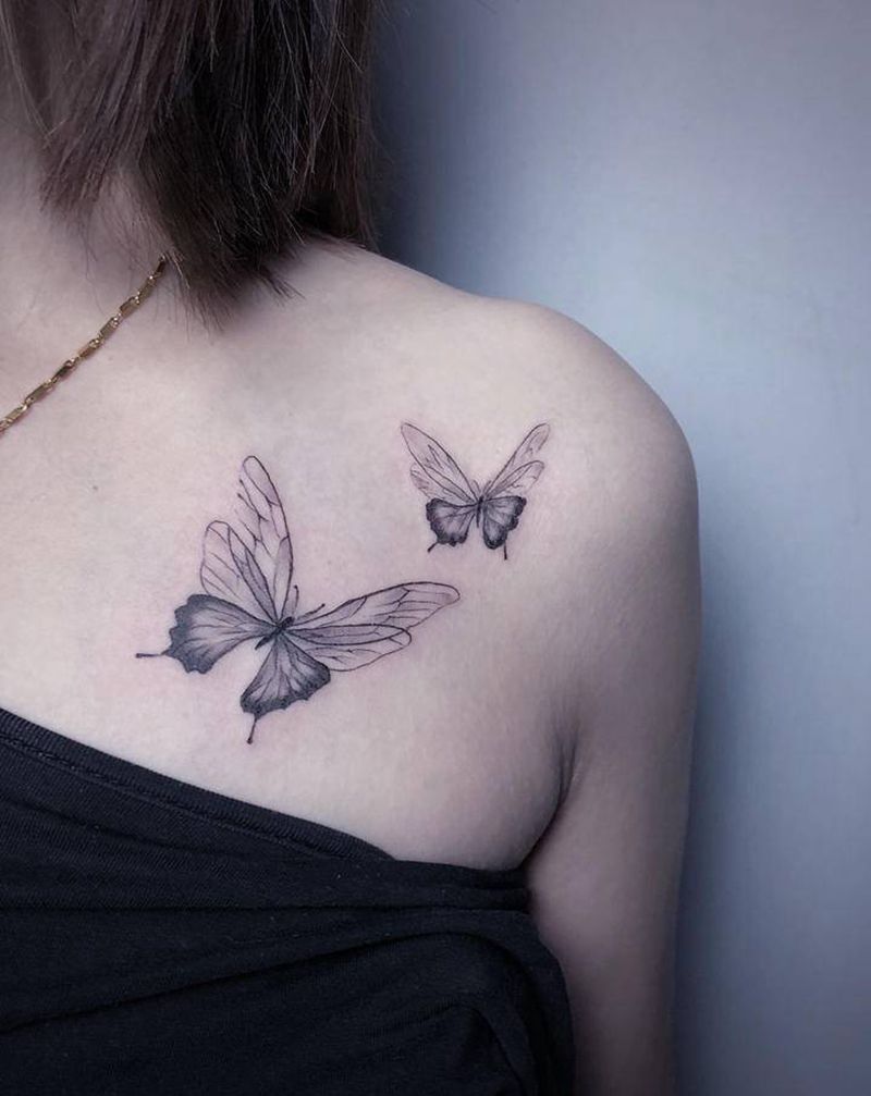蝴蝶纹身图片_肩部纹身图案