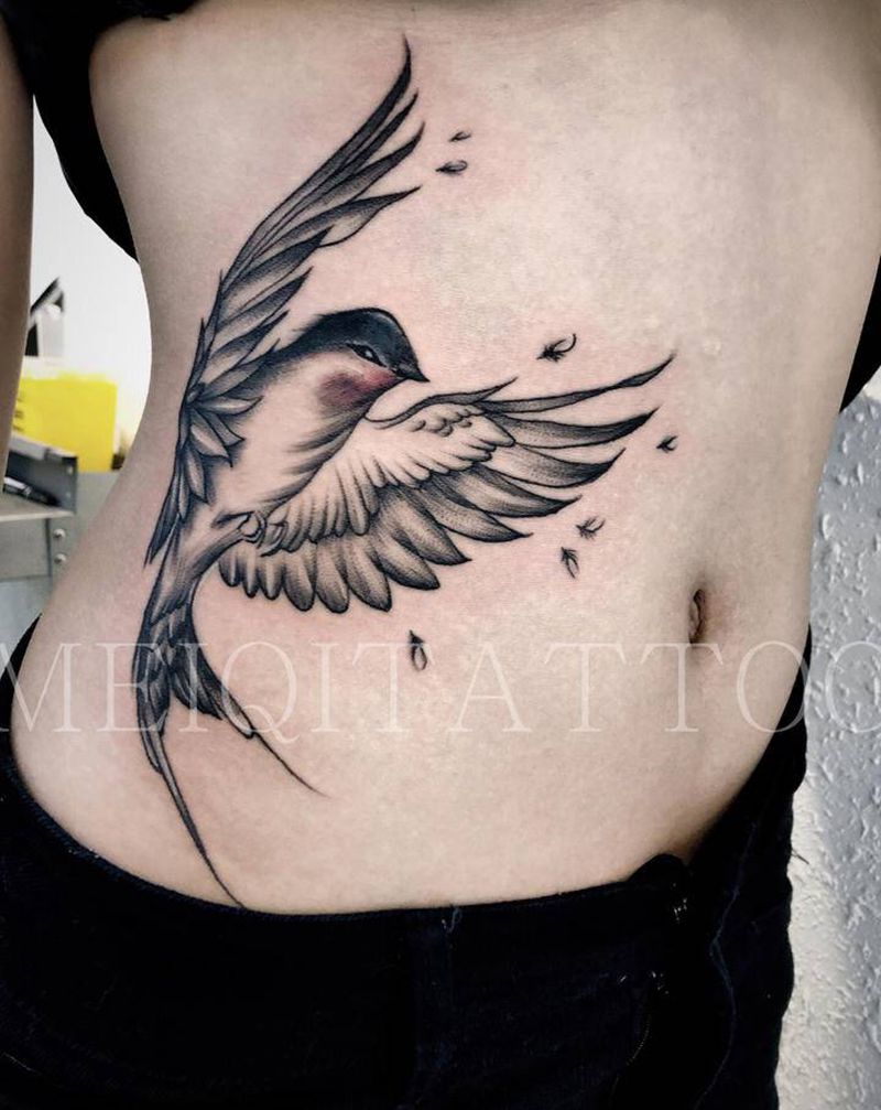 飞燕纹身图片_腰部纹身图案