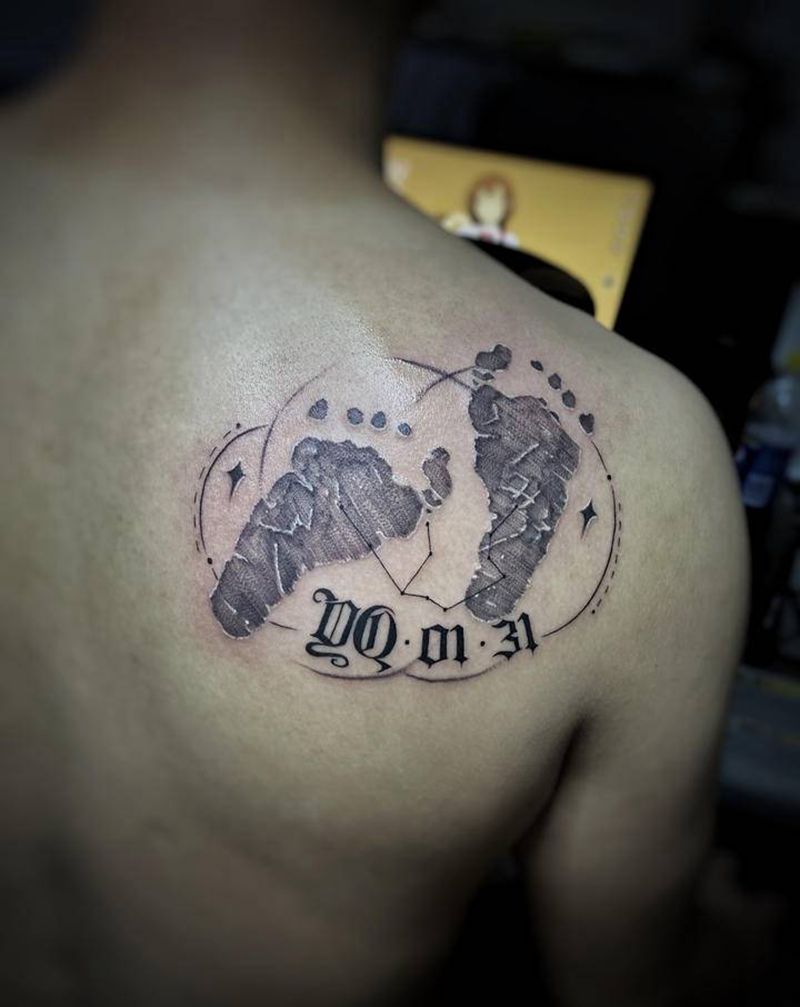 脚印纹身图片_手臂脚部点刺脚印几何原创纹身图案