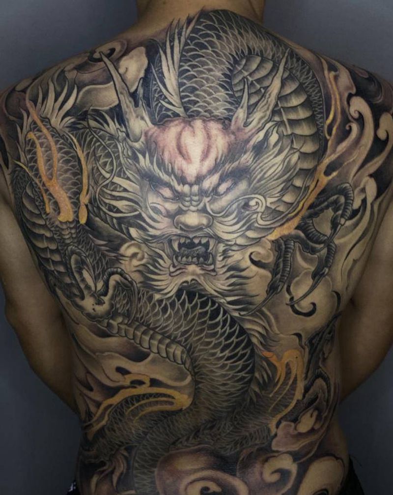 龙纹身图片_背部纹身图案