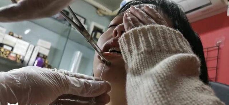 唇钉纹身图片_唇纹身图案