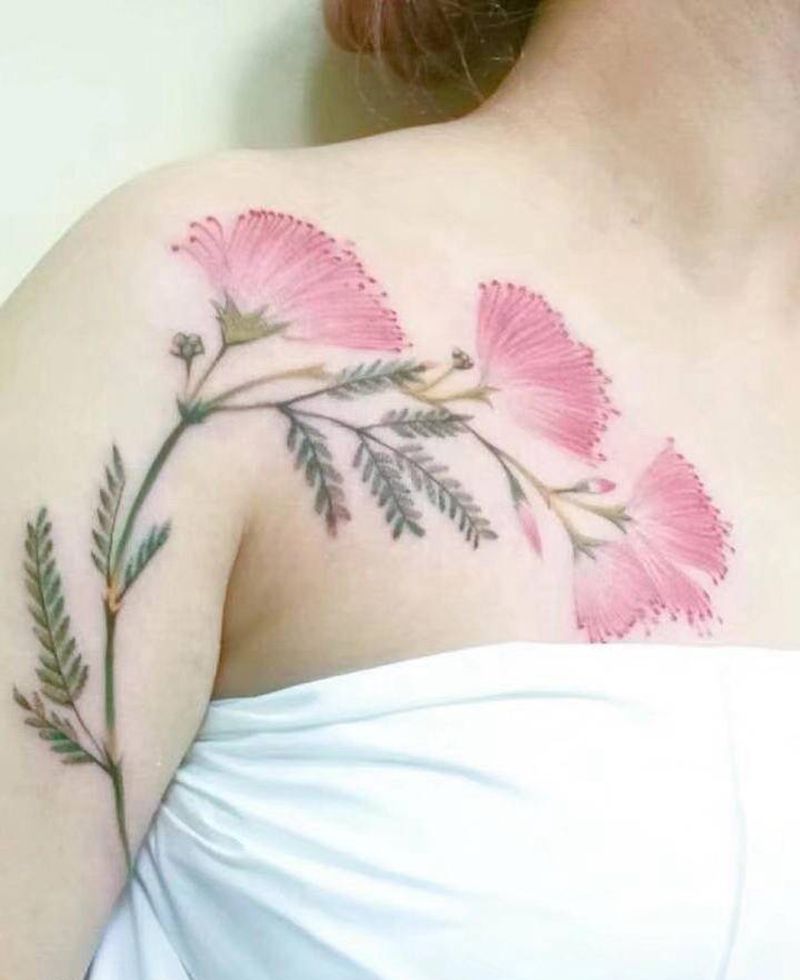 花纹身图片_肩部点刺纹身图案