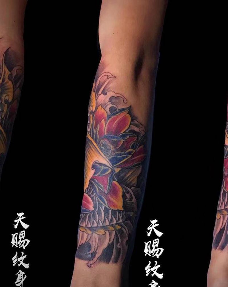锦鲤。遮盖旧图。纹身图片_手臂纹身图案