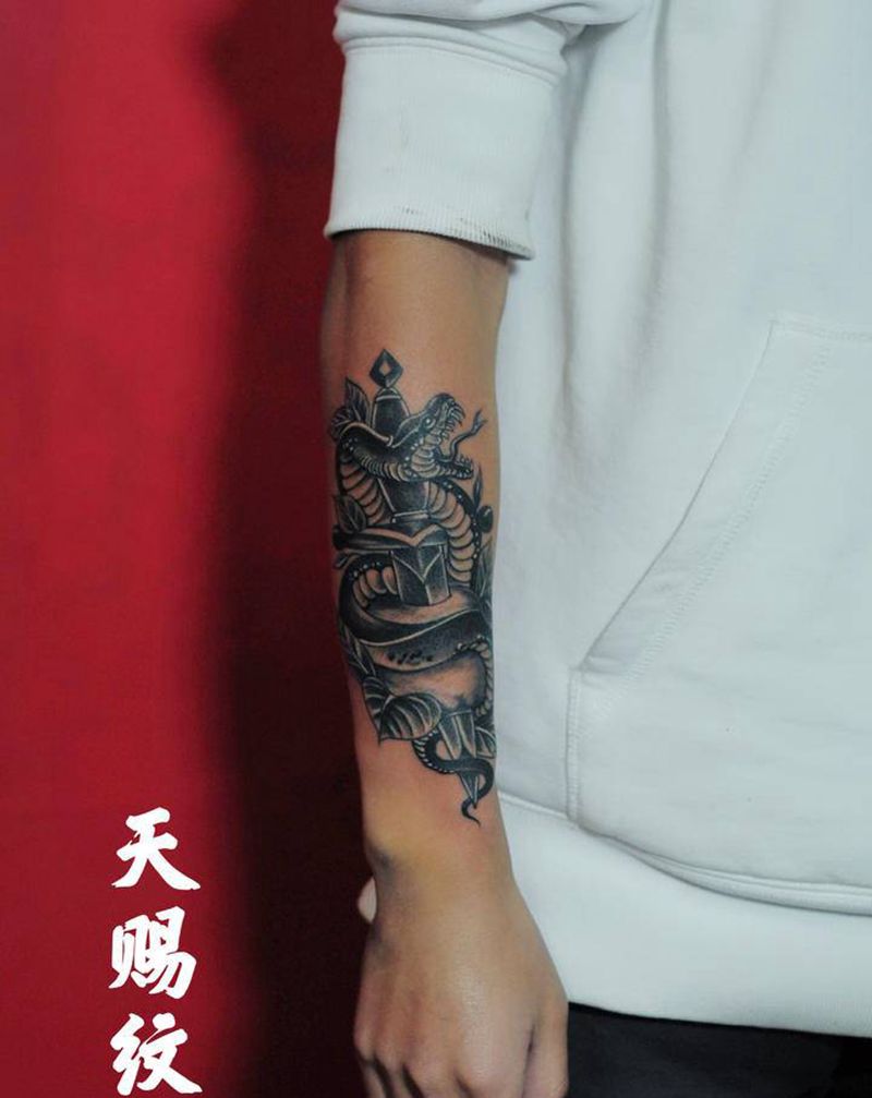 蛇纹身图片_手臂纹身图案