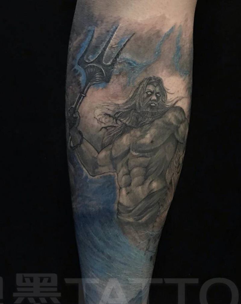 海王纹身图片_腿部纹身图案