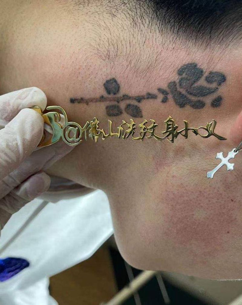 清洗耳后纹身纹身图片_颈部纹身图案